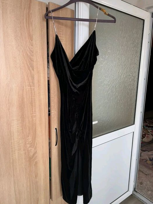 Продават се рокли!