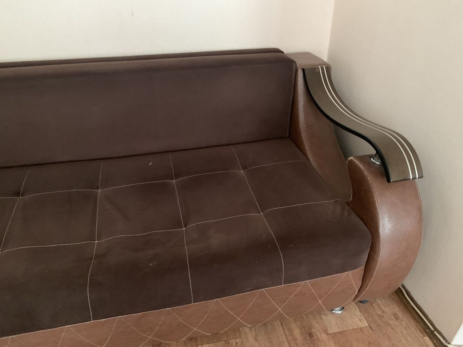 Продкм диван коричневый прочный