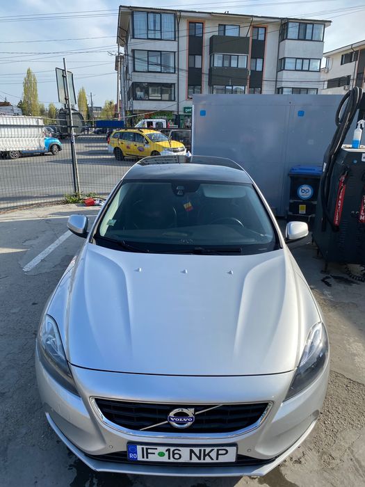 Volvo V40 D4 190CP | Panoramic | Harman Kardon | Istoric + CarVertical | Direcție nouă GARANȚIE