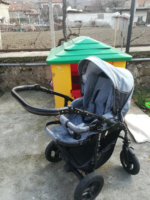 Детска количка.          .