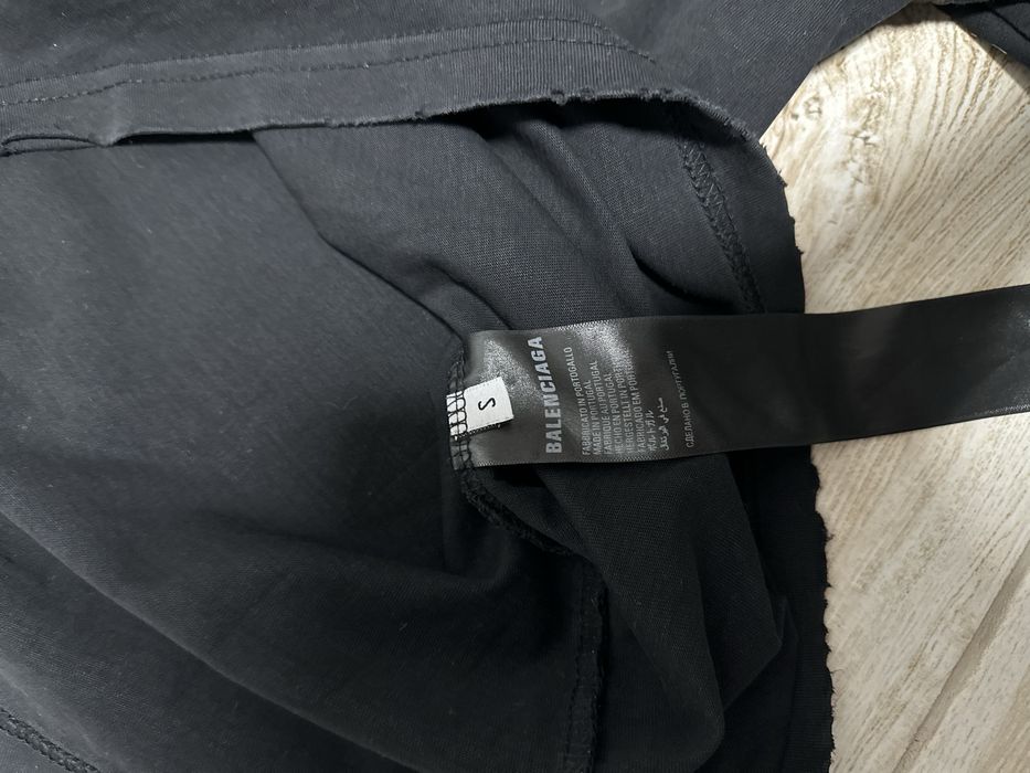 Tricou Balenciaga Alien