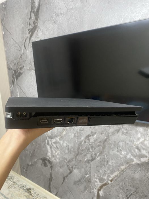Продам ps4, в отличном состояний