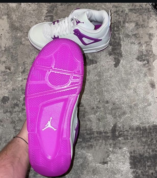 Jordan 4 Hyper Violet