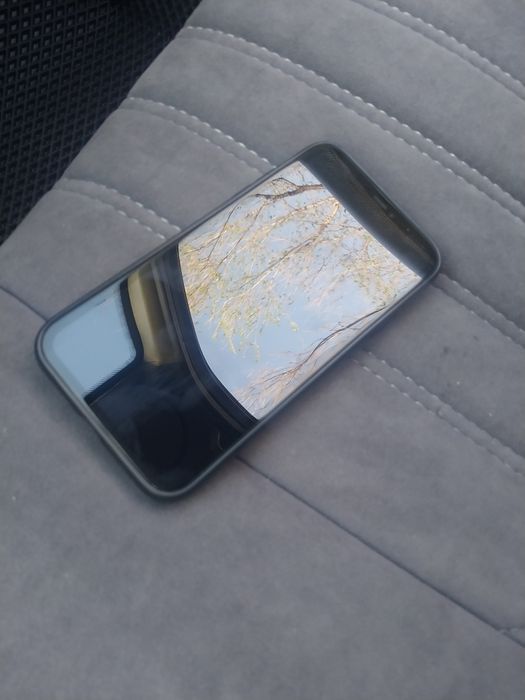 Айфон 11 64г75ем