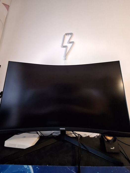 Vand monitor Samsung Odyssey G5