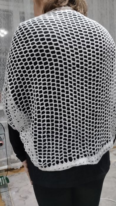 Модная накидка связана крючком