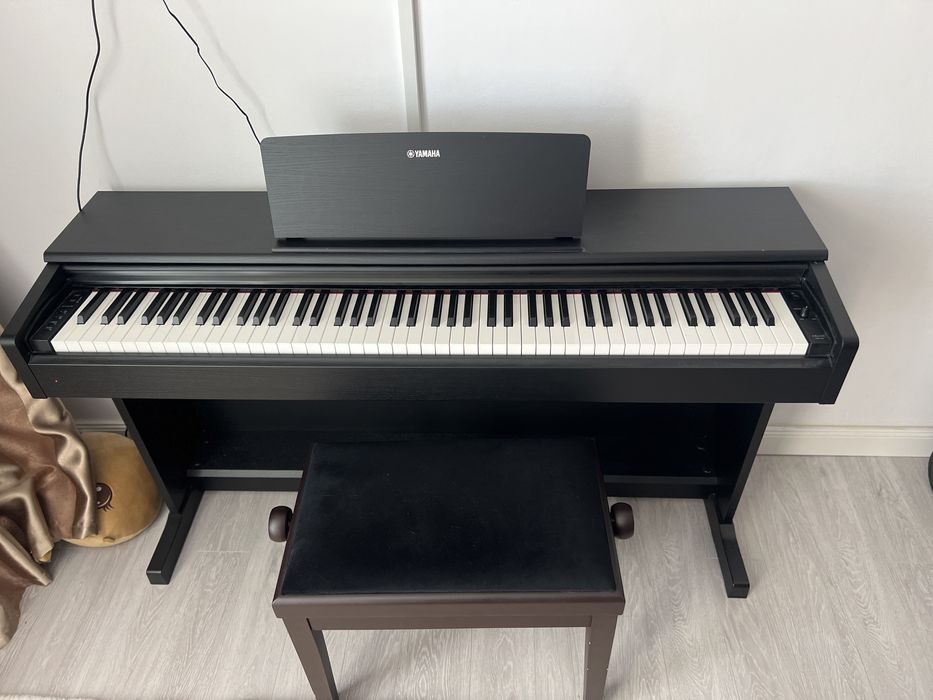 Pian Digital Yamaha Arius YDP-144B
