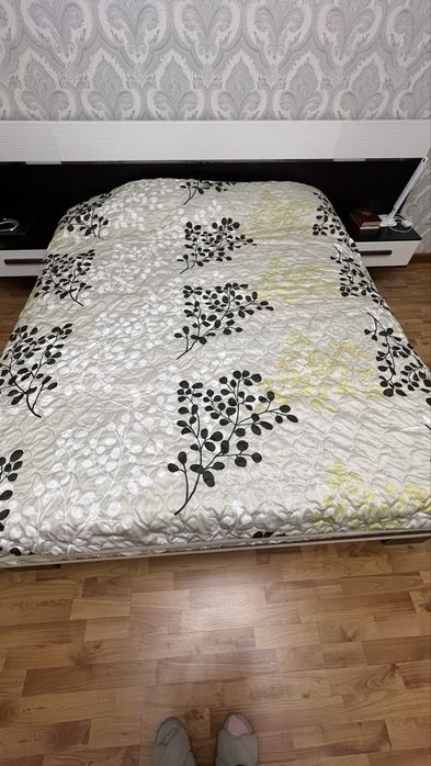 Разные покрывала и наволочки для подушек