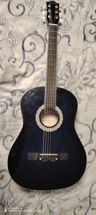 Продам гитару не дорого