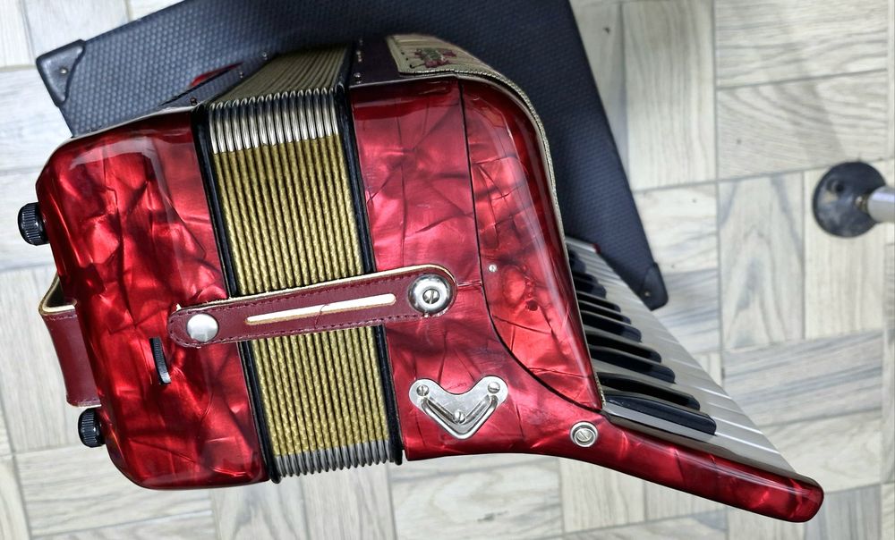 Acordeon Hohner Concerto 2 cu 72 de basi