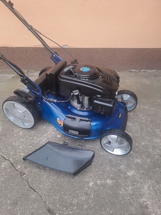 Masina de tuns iarba