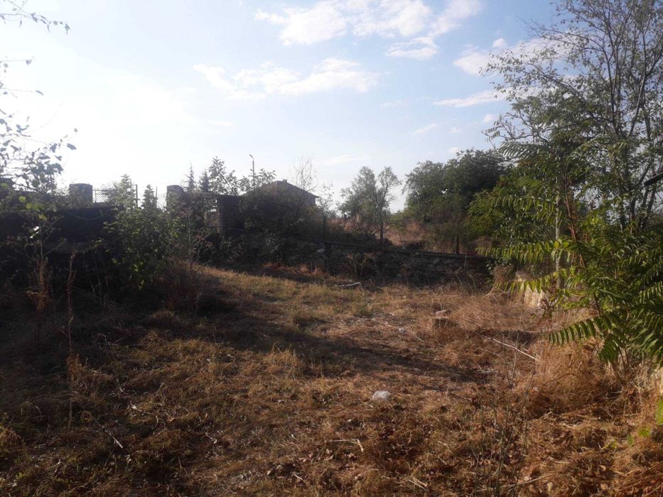 Къща  в село Помощник