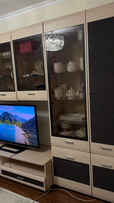 Стенка в гостиную в отличном состояние