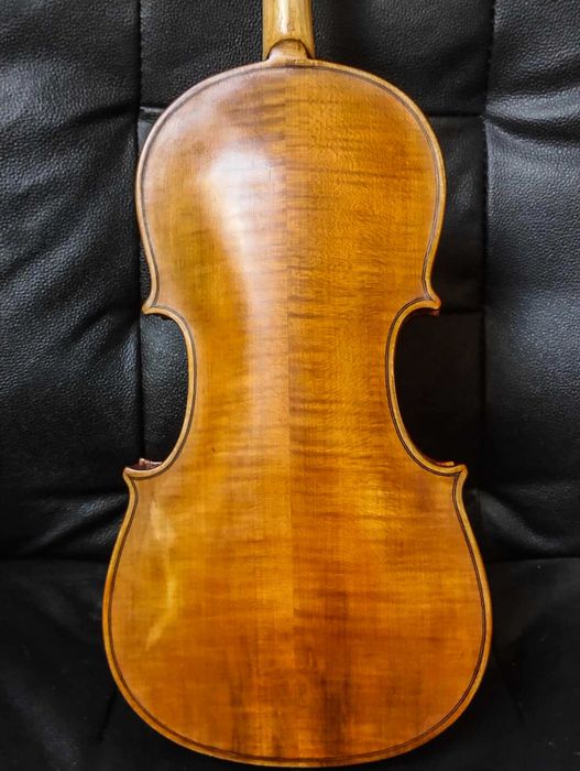 Vioară mărimea 3/4 de Ármin Sternberg și fratele său, fabricată în 1918, de vânzare, sunet și stare foarte bună.