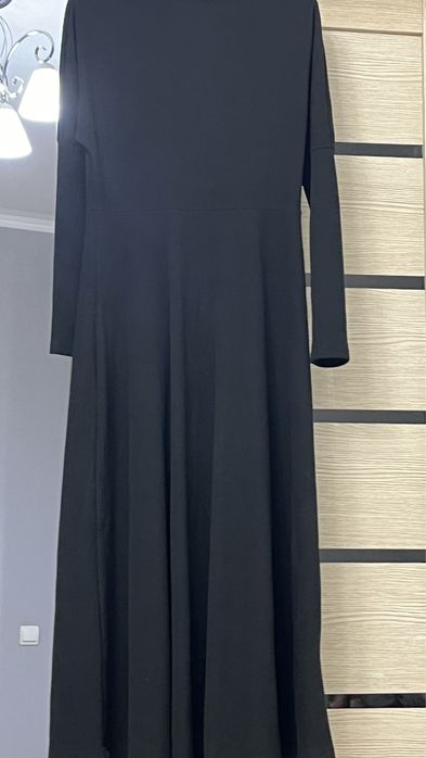 Платье теплое черное