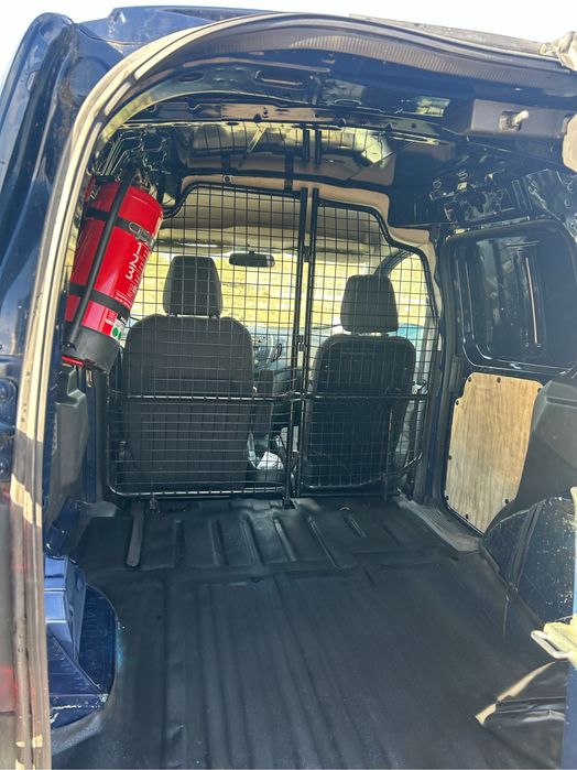 Vând Ford Transit Courier