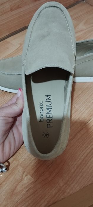 Чисто нови обувки естествена кожа