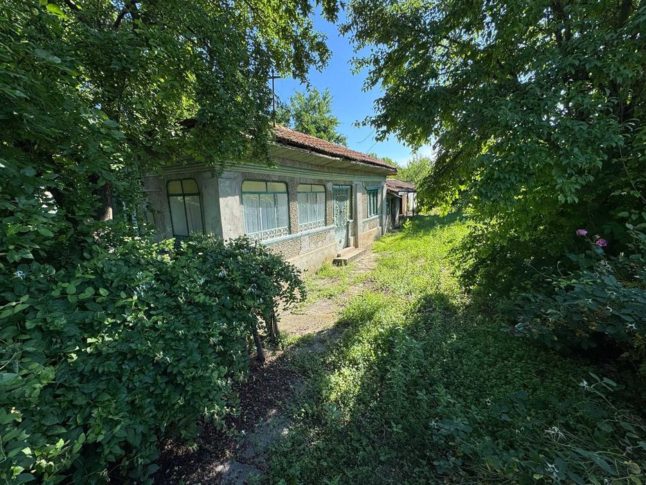 Teren generos 3.357 mp si casa veche la 25 min de Bucuresti si 5 minute de A3, Olari Prahova. Asfalt si utilitati.