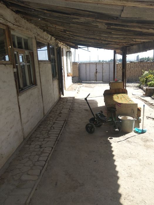 Назарбек Мевазор махалада уй сотилади 54000 y.e.