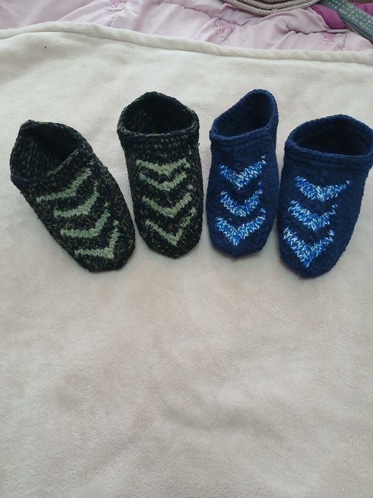 Тапочки вязаные из шерстяной пряжи