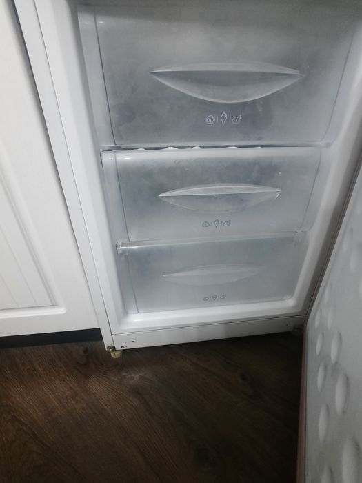 Срочно продам холодильник LG