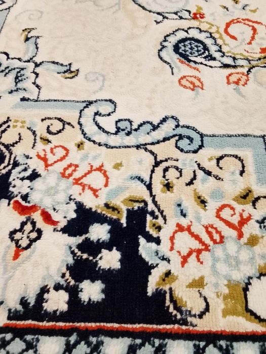 Продам  б/у ковры 2#3