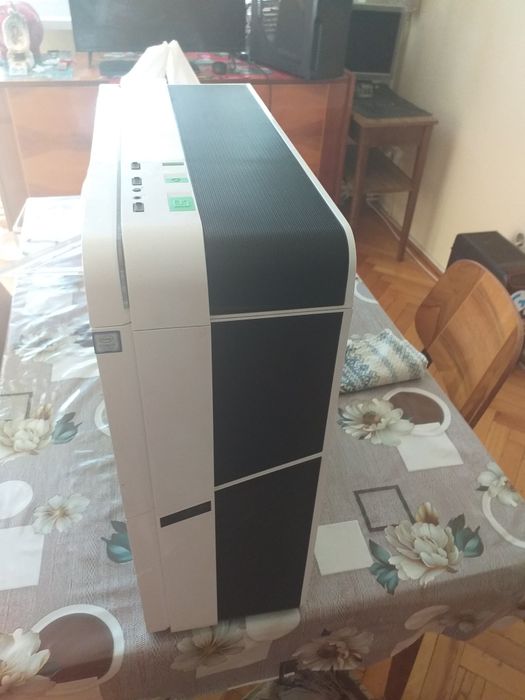 Carcasa albă ptr pc
