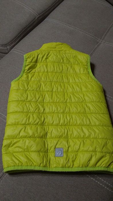 Продам жилетку детскую