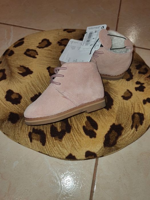 Ghete din piele naturală, noi, cu etichetă.