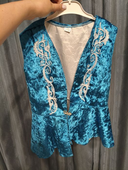 Продам камзол для девочки