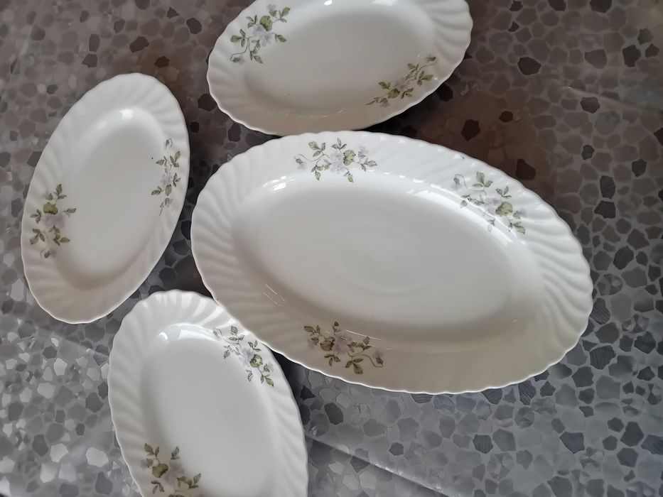 Плато от порцелан и три чинии, производство на завод Китка