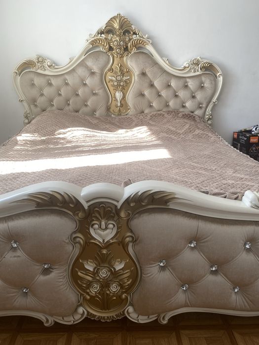 Двухспальная кровать