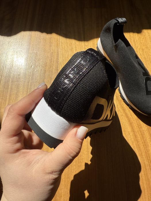 DKNY Чисто нови обувки размер 39-40
