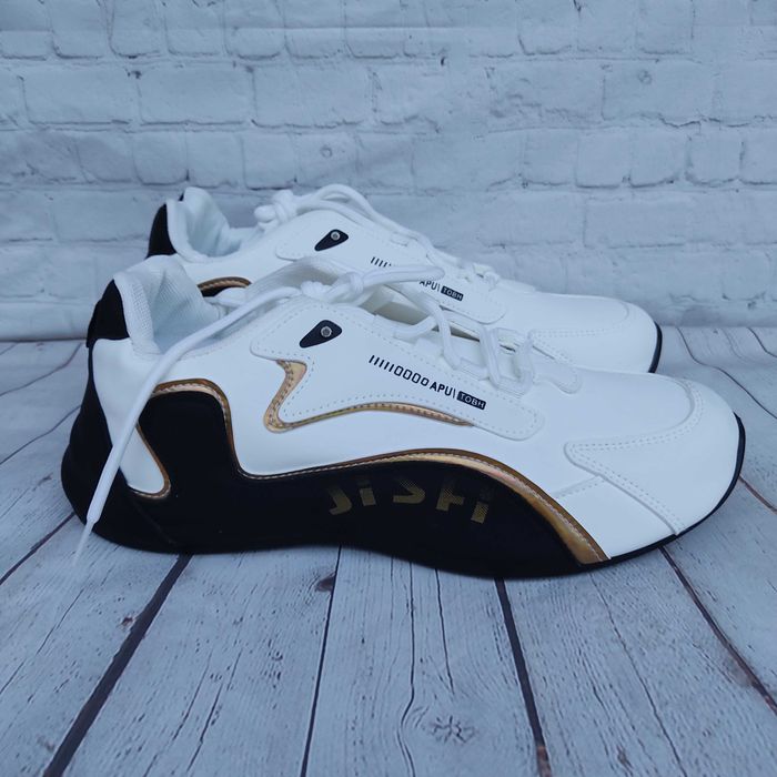 Мъжки спортни обувки - размер 45