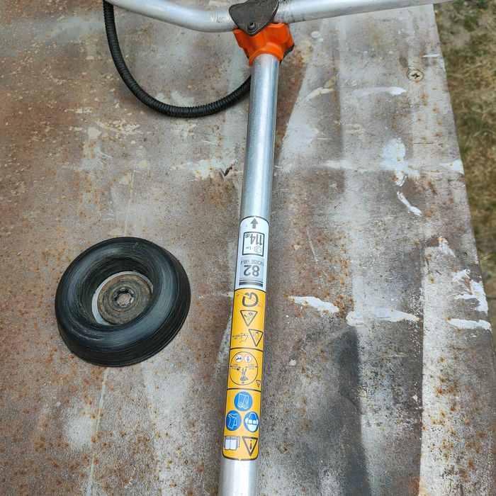 Vând motocositoare Husqvarna 128R ,