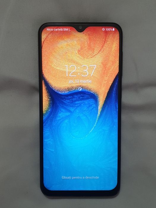 Tel. Samsung A20.