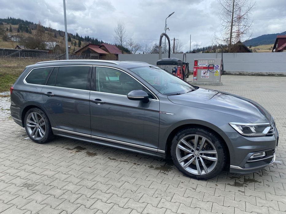 Volkswagen Passat Model R-line, 240 CP, are atașat cârlig remorcare în reprezentanta