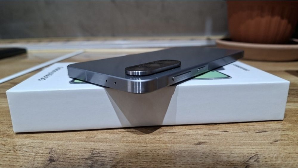 Самсунг а 56,8/128.