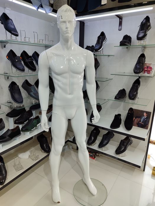 Манекен для мужской магазин