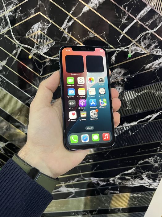 Продам телефон Айфон 12