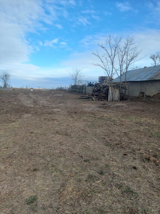 Teren intravilan cu casă