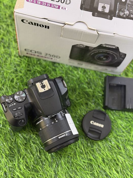 Фотоаппарат Canon 250d