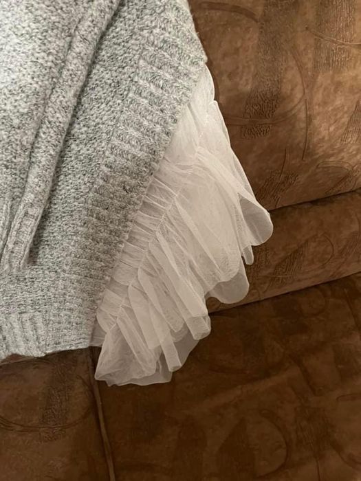 Дамски пуловер с тюл.