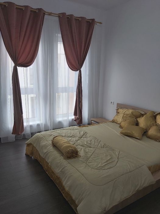 Închiriez apartament cu 2 camere
