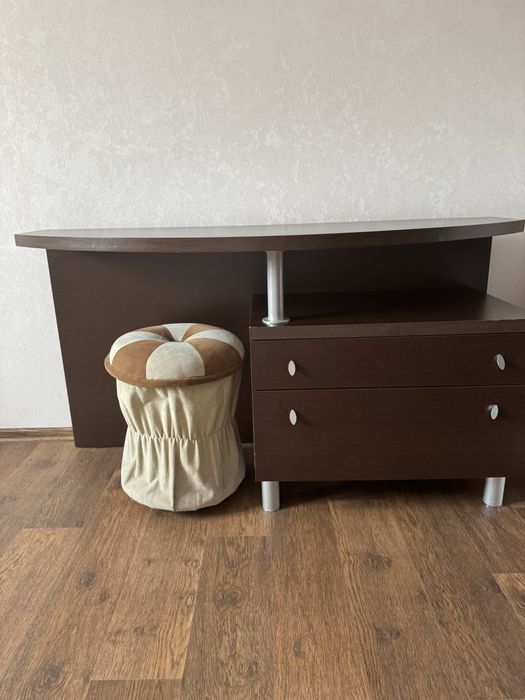 Продам туалетный столик