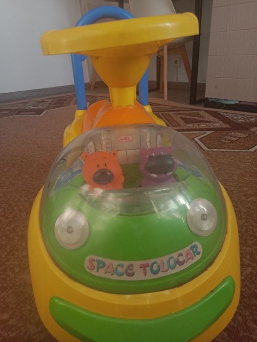 Машинка игрушечная