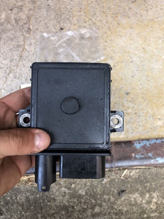 Стъкло за ляво огледало и реле за подгревните свещи