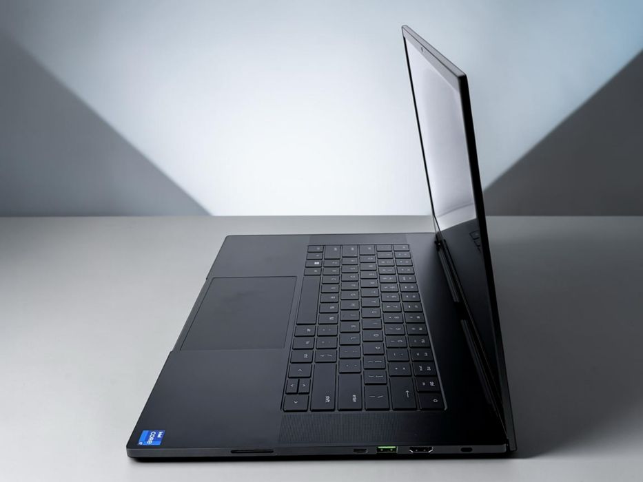 Razer Blade 15.6" 2.5K QHD 240Hz Intel Core i7-12800H 16GB DDR5 1TB SSD RTX 3070Ti Геймърски лаптоп