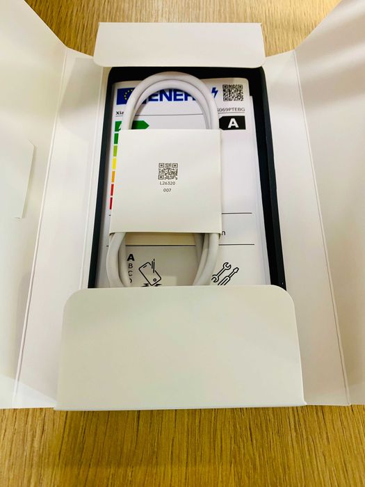 ЧИСТО НОВ !!! Xiaomi 15T, 12GB RAM, 256GB, Black