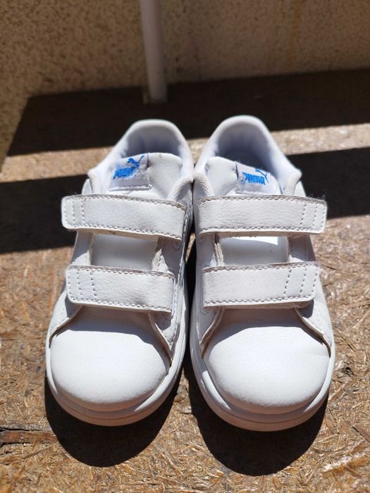 Продавам детски бели, кожени оригинални маратонки Пума